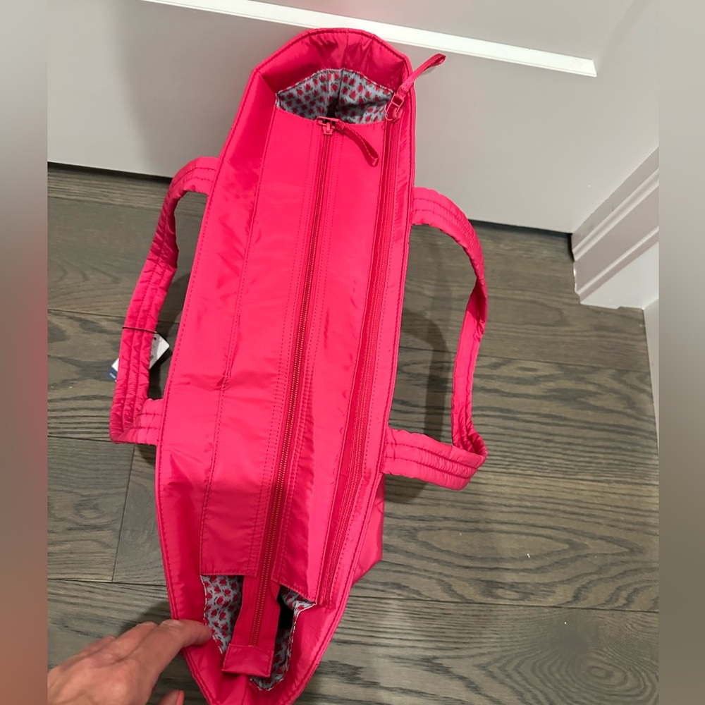 Vera Bradley Ultralight Travel Tote NWT - Picture 4 of 10